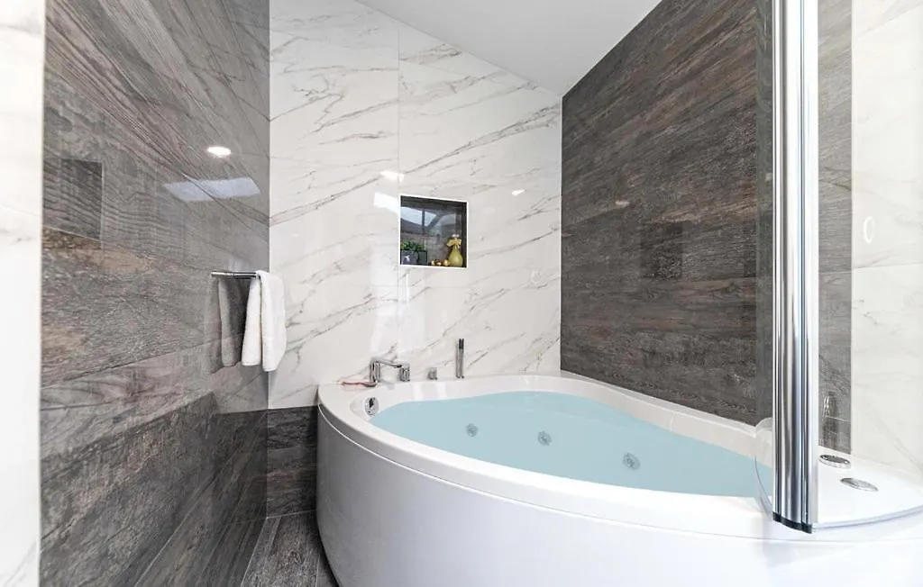 Premium Apartment With Jacuzzi Trogir