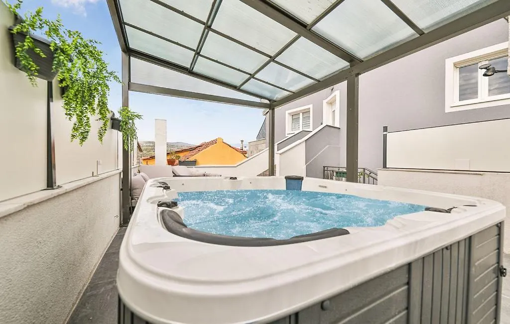 Premium Apartment With Jacuzzi Trogir